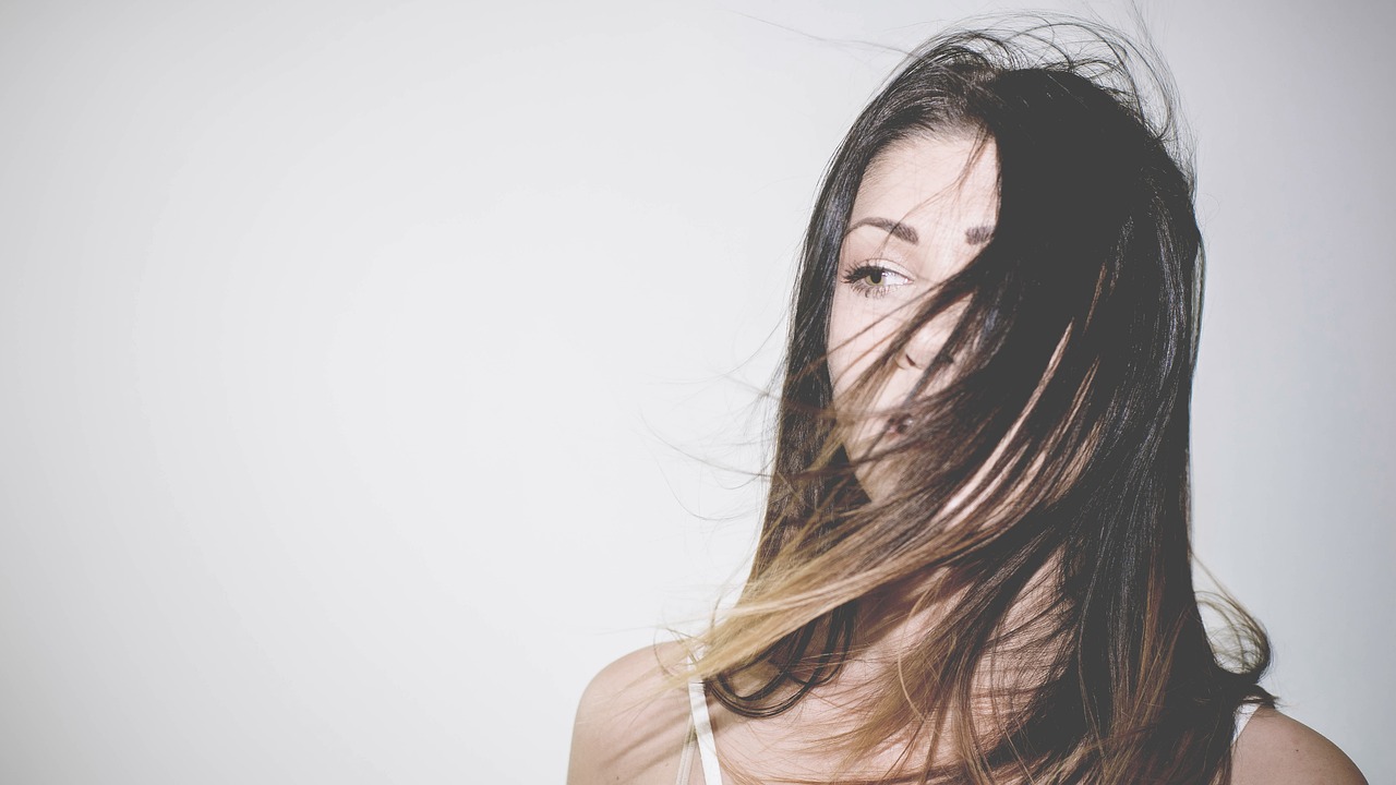 entdecken sie jugendliche frisuren, die frisch, modern und stylisch sind. perfekt für einen dynamischen und lebendigen look.