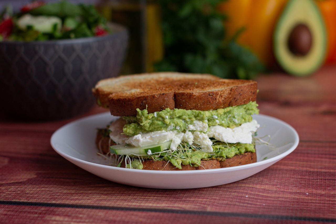 gesundes frühstück: tipps und rezepte für einen energiereichen start in den tag mit ausgewogenen und nährstoffreichen mahlzeiten.