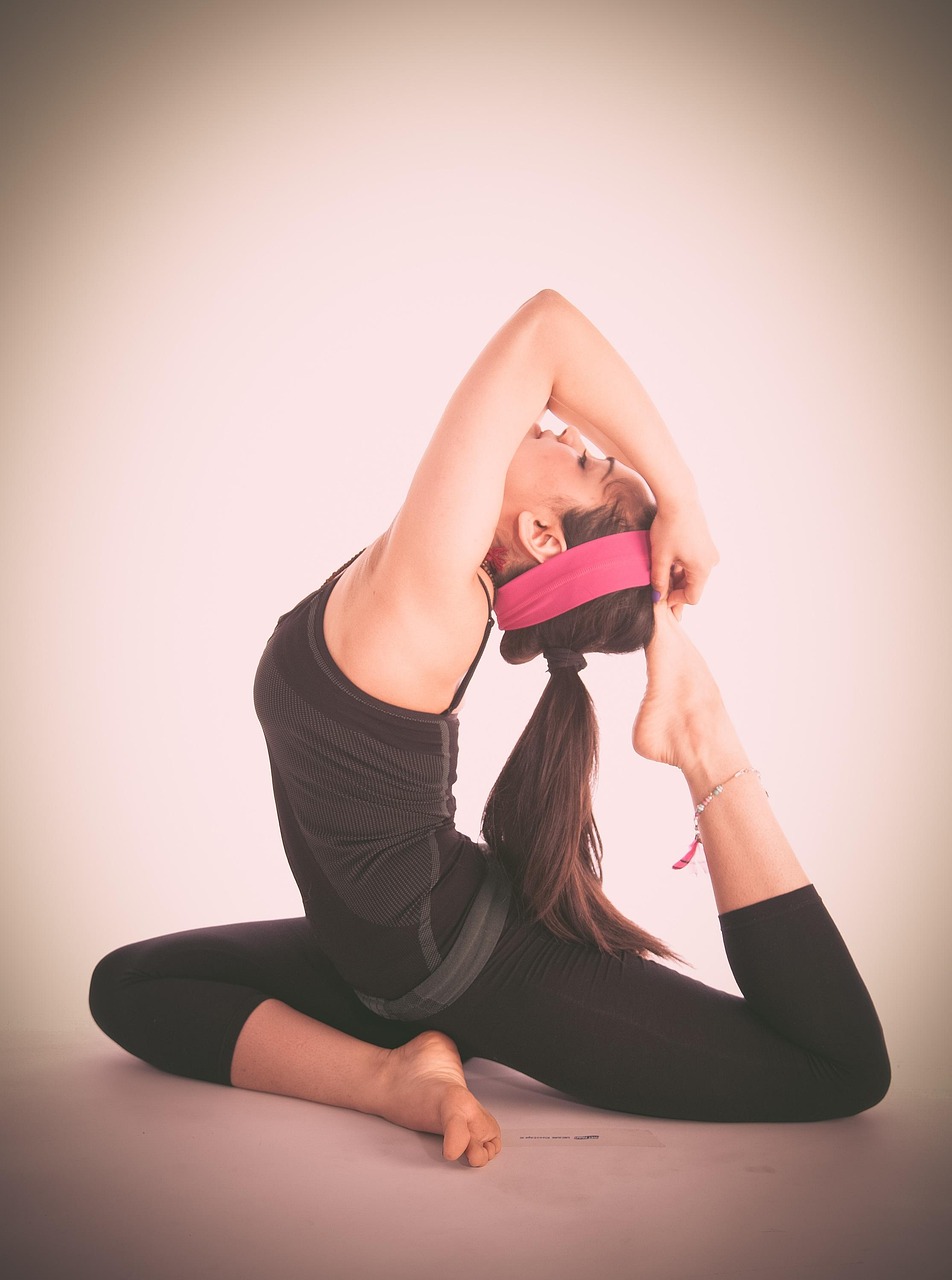 yoga für anfänger: entdecken sie einfache übungen und techniken, um entspannt und gesund in ihre yoga-praxis zu starten.
