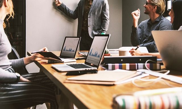 Wie wirkt sich künstliche Intelligenz auf unseren Arbeitsalltag aus?
